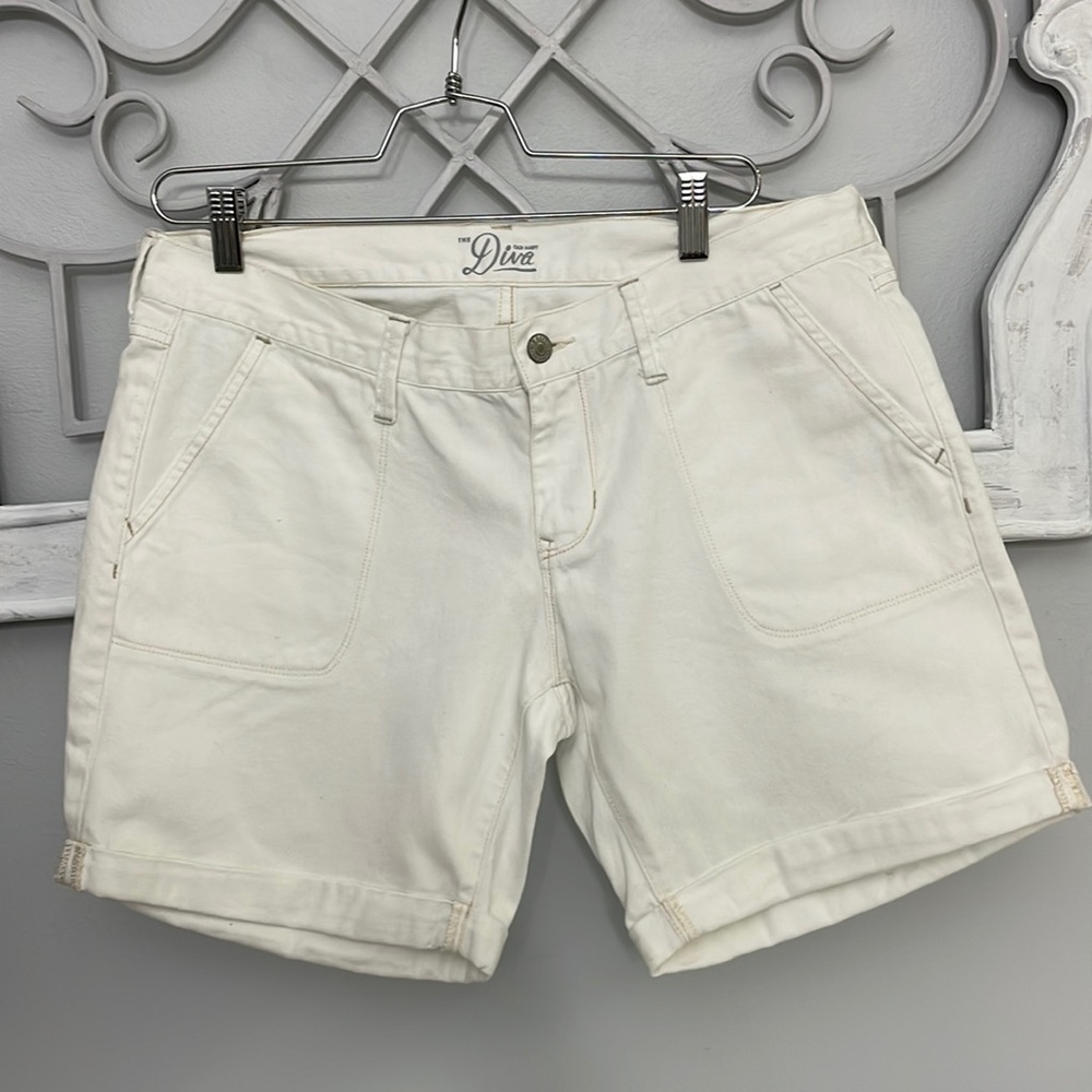 The Diva White Cuffed Shorts Size 10